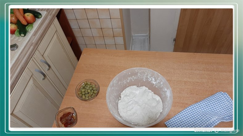 Domowy chleb z 1kg mąki z zielonymi oliwkami i suszonymi pomidorami