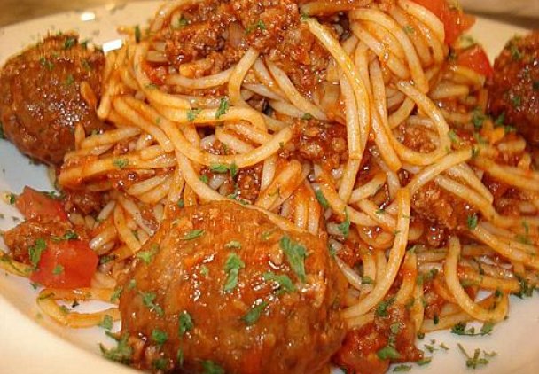 spaghetti z pulpetami