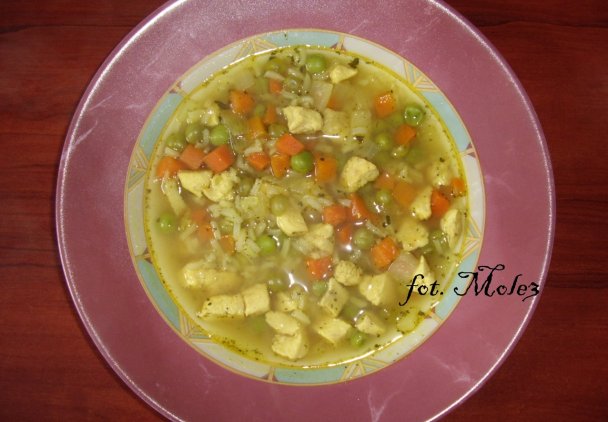 Aromatyczna zupa z kurczakiem i curry