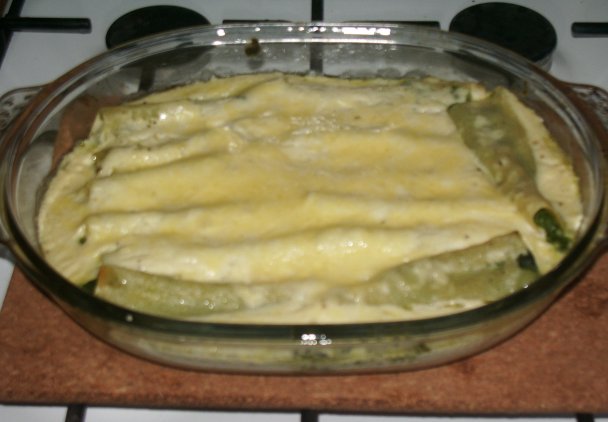 Cannelloni ze szpinakiem, ricottą w sosie beszamelowym