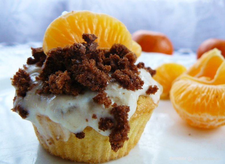  Cynamonowe cupcakes z kremem pomarańczowym i mandarynkami 