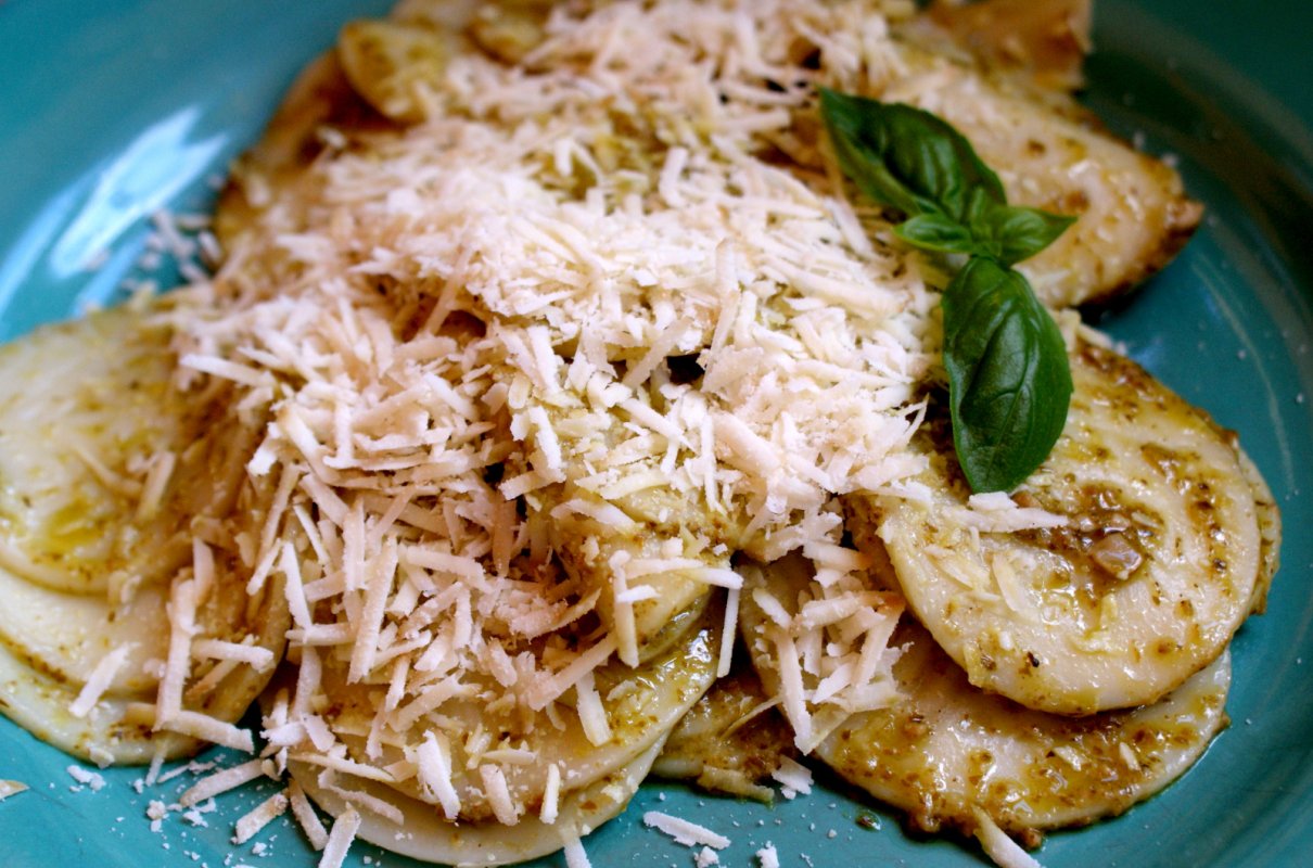 Liguryjski makaron z pesto genovese.