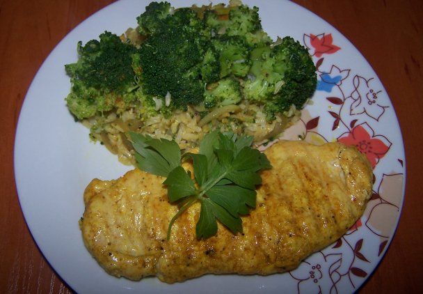 „Grillowana pierś z kurczaka z ryżem i brokułem curry”