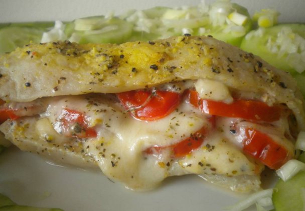 Ryba zapiekana z pomidorami i mozzarellą