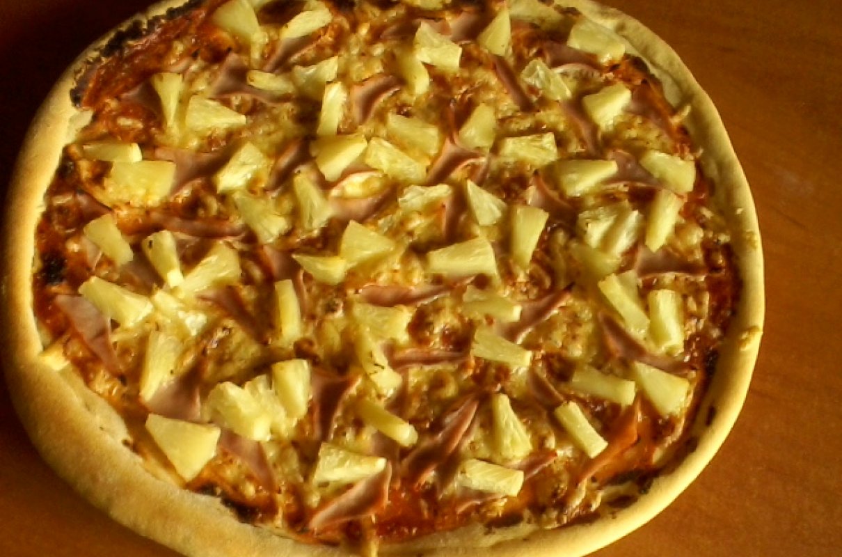 Pizza z ananasem