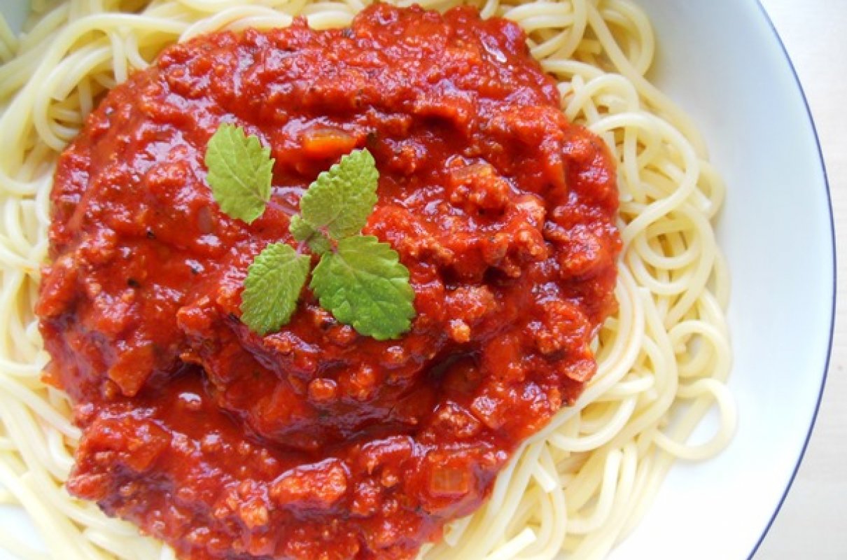 Prosty Przepis Na Spaghetti Z Mięsem Mielonym Spaghetti z mięsem mielonym w sosie pomidorowym