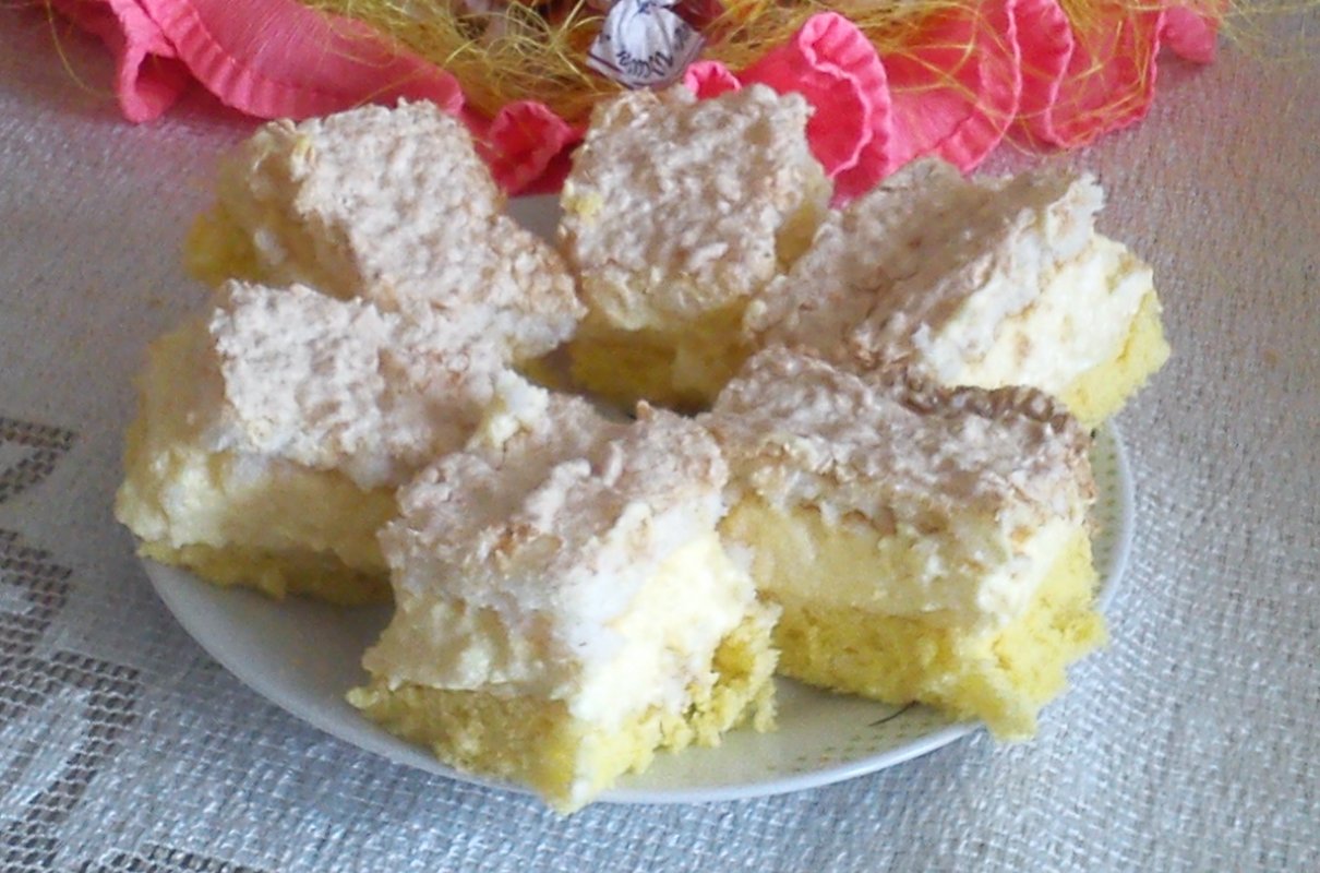 Biszkopt z bezą kokosową-image