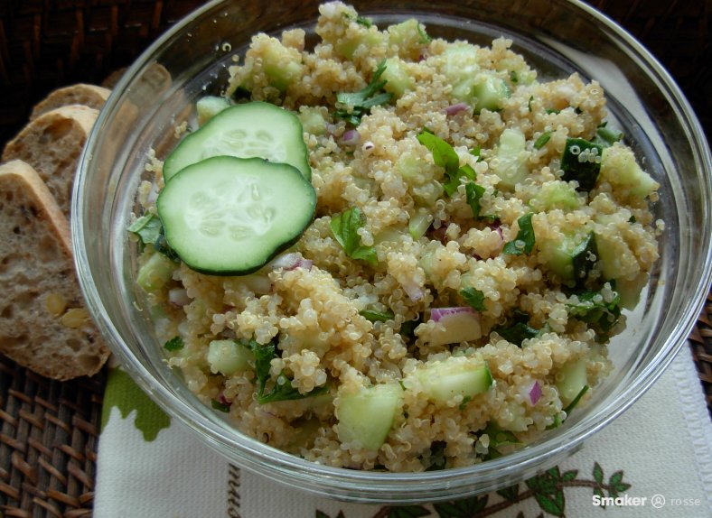  Sałatka z quinoa i ogórkiem 