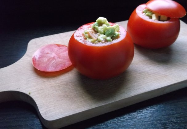 Pomidory nadziewane awokado