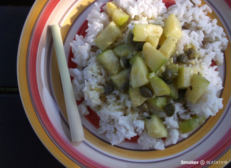  Cukinia curry i ryż w trawie cytrynowej 