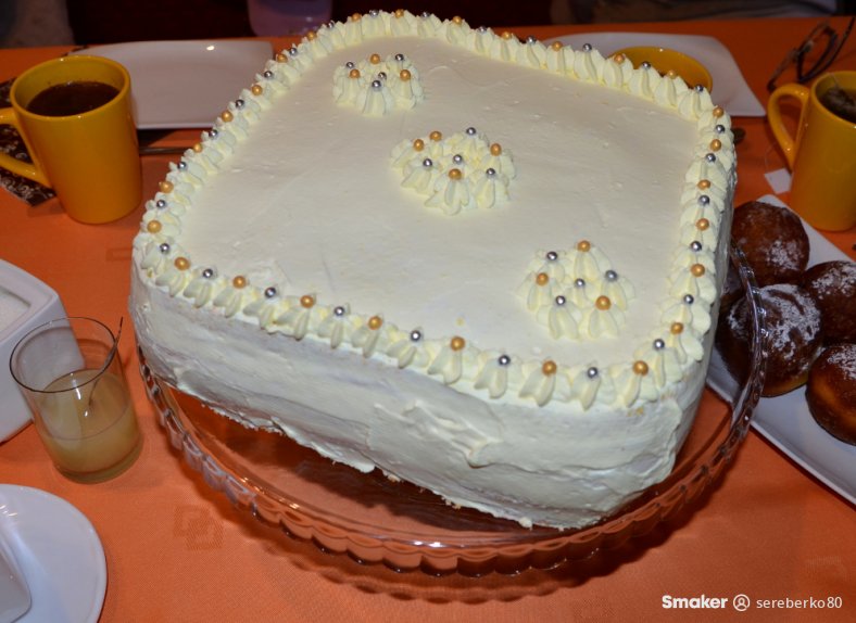  Tort z białym makiem i kremem miodowym 
