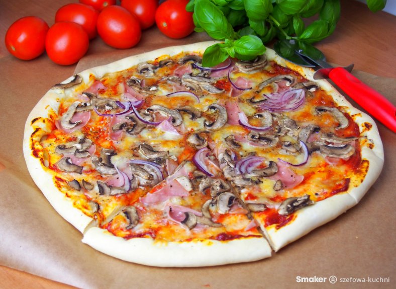 Pizza capriciosa (ciasto drożdżowe bez wyrastania)