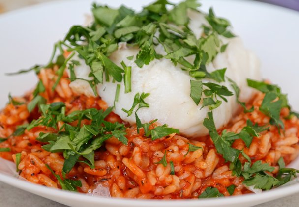 Ryba w sosie pomidorowym z ryżem