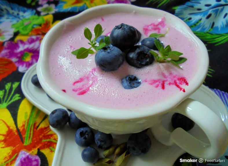  Jogurt o smaku hibiskusa z borówkami 