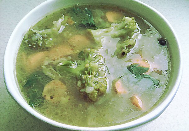 Zupa brokułowa z kaszą gryczaną