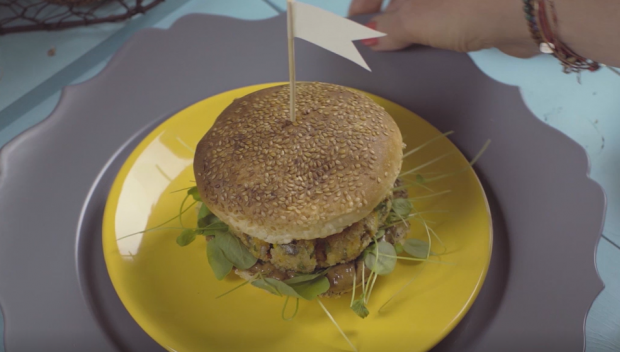 Burgery marchewkowe z sosem bbq