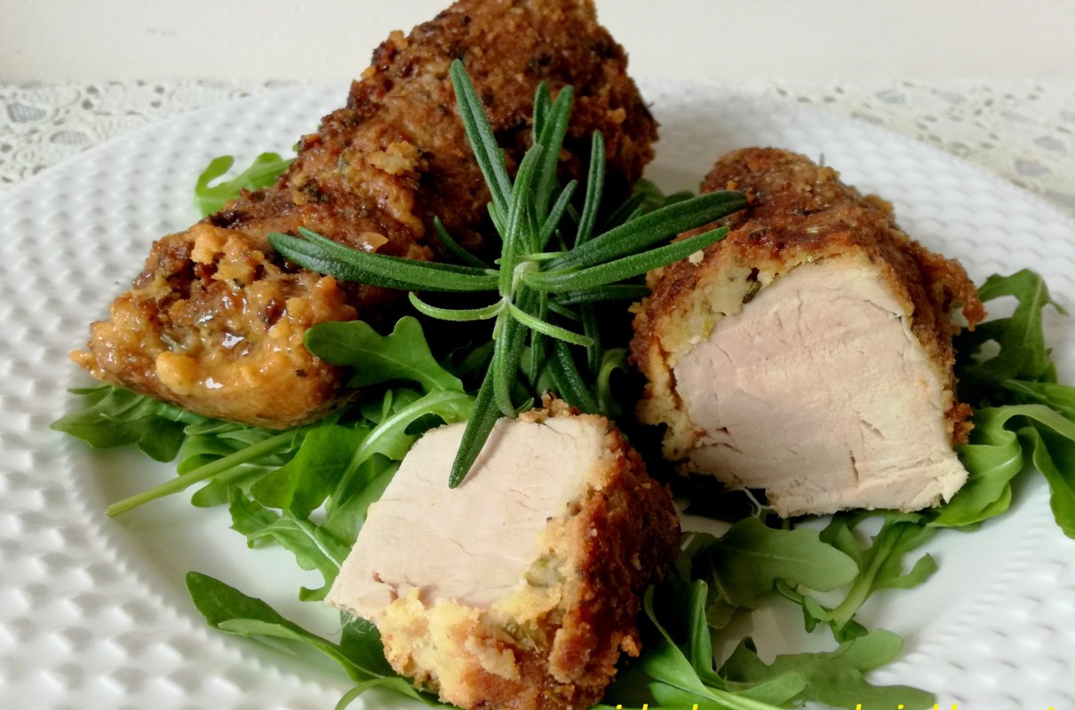 Polędwiczki wieprzowe panierowane w ziołach i parmezanie