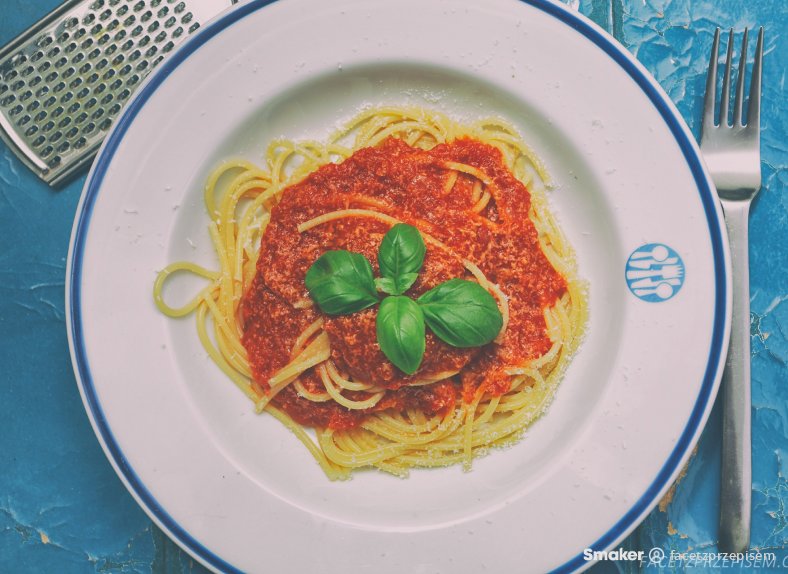  Pomidorowy sos do makaronu – przepis podstawowy 