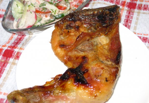Udko z kurczaka grillowane we własnym sosie.