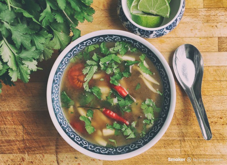  Tom Yum Hed (tajska, kwaśna zupa z grzybami) 