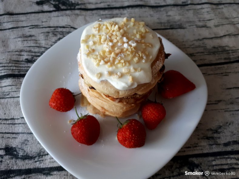 Pancakes z masłem orzechowym i bananem