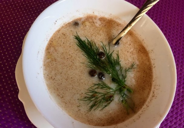 Zupa ze szparagów z gałką muszkatołową