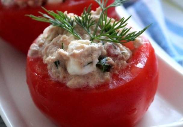 Pomidory faszerowane fetą i tuńczykiem