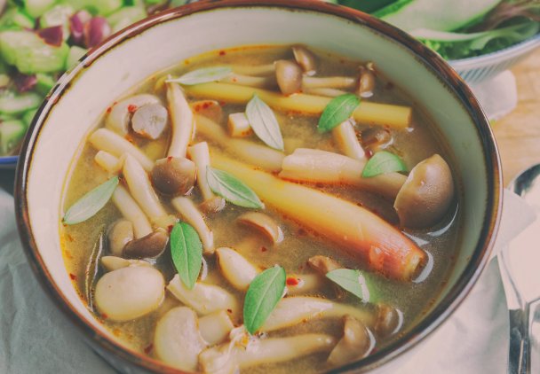 Tom Yum Hed (tajska, słodko-kwaśna zupa z grzybami, wersja druga)