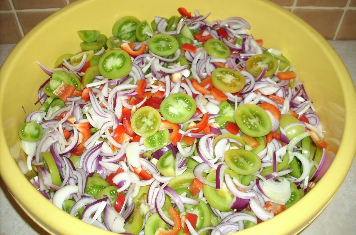 Salatka z zielonych pomidorow babci