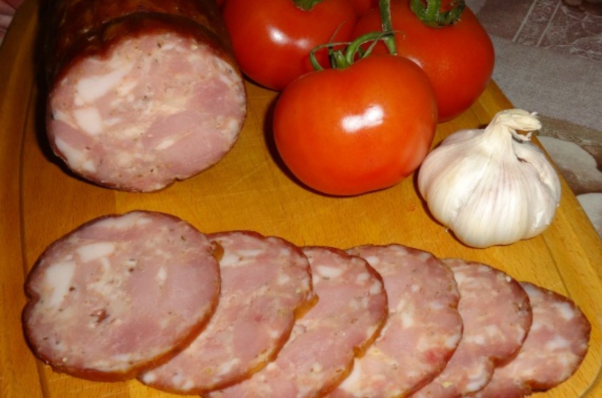 Kiełbasa drobiowa parzona, gruba.