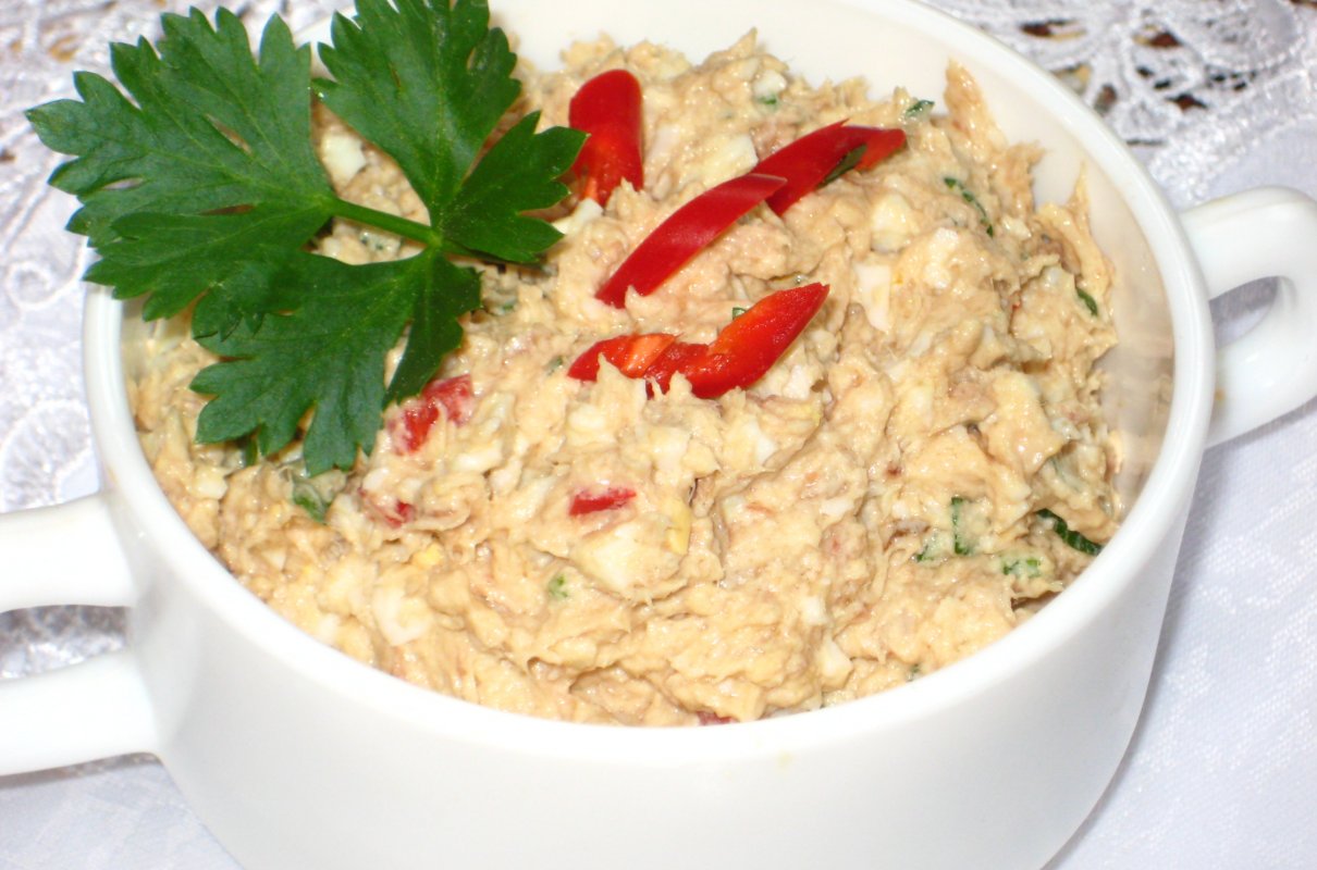 Pasta z makreli wędzonej,jajek i chili.