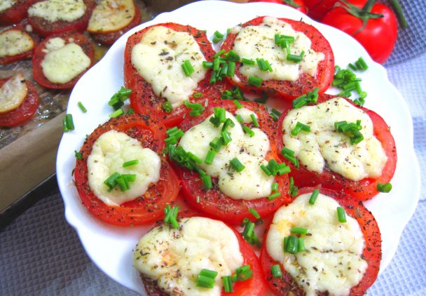 Zapiekane pomidory z bryndzą i oscypkiem