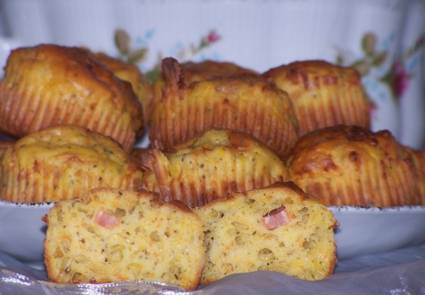 Muffiny marchewkowe z kabanosem