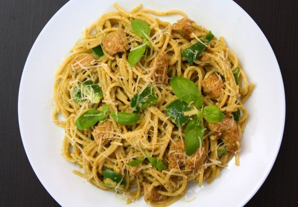 Spaghetti z indykiem w  śmietanowo-bazyliowym sosie