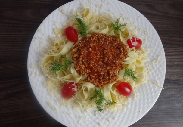 Spaghetti z sosem bolognese: