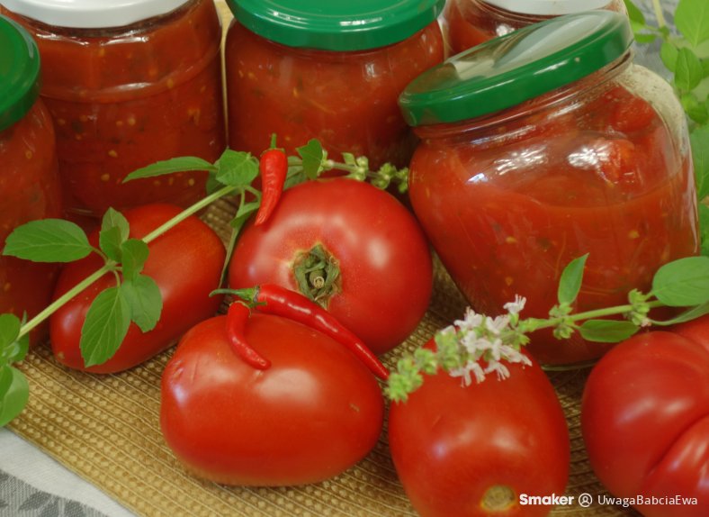  Pomidory krojone do słoików na zimę 