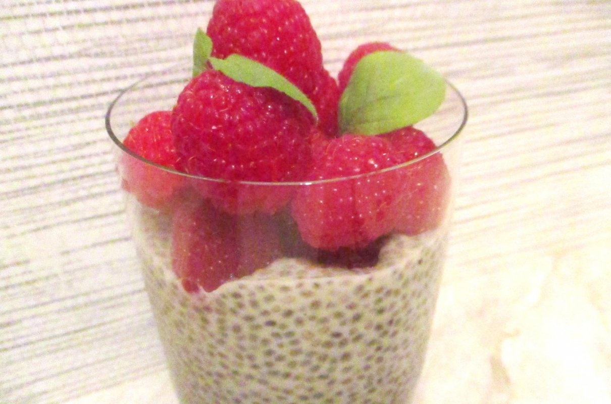 Pudding chia z malinami