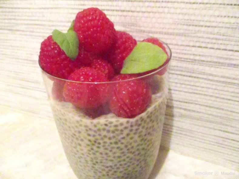Pudding chia z malinami