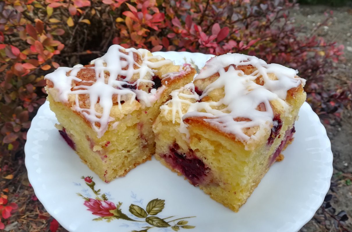 Ciasto kefirowe z jeżynami