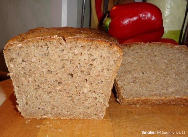  Chleb żytni razowy na miodzie i zakwasie 