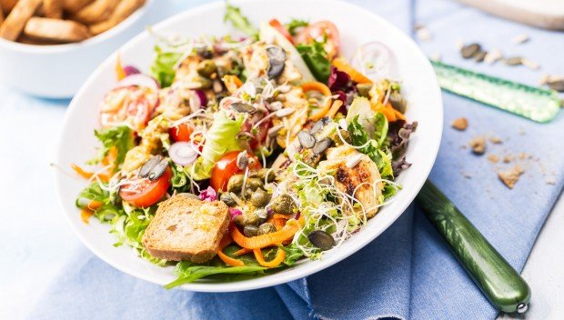 Fit sałatka z grillowanym indykiem