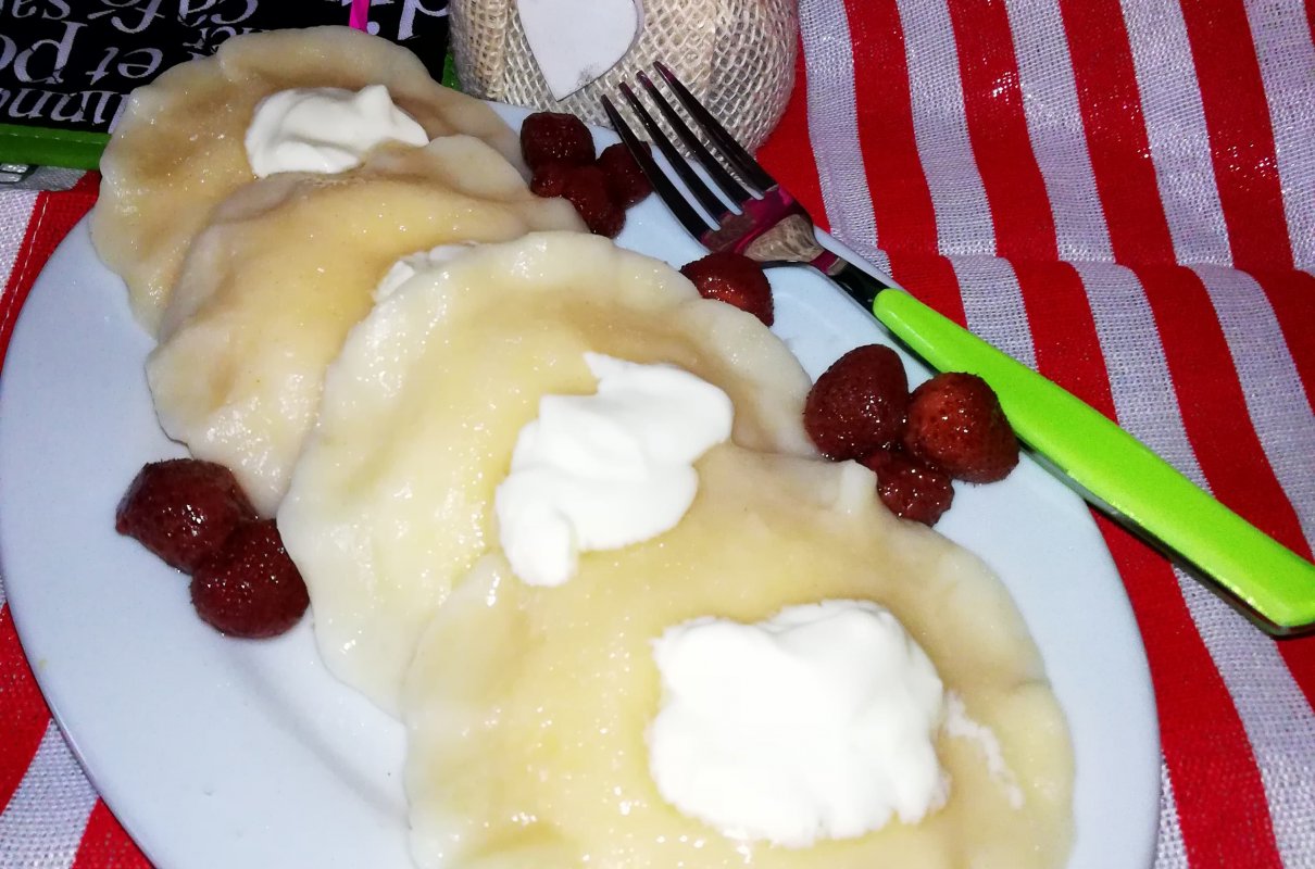Pierogi z twarogiem na słodko.