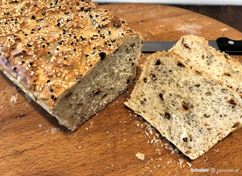  Chleb pszenno-żytni z ziarnami 