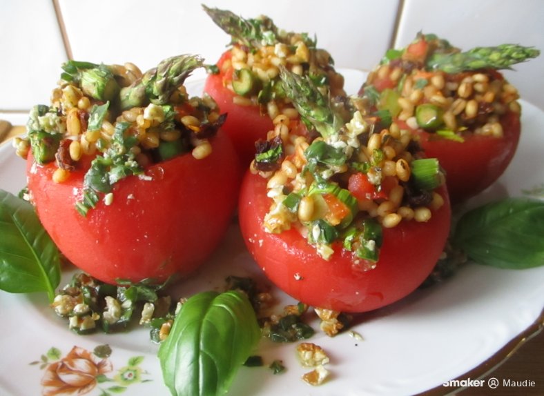  Pomidory faszerowane pęczakiem i szparagami 