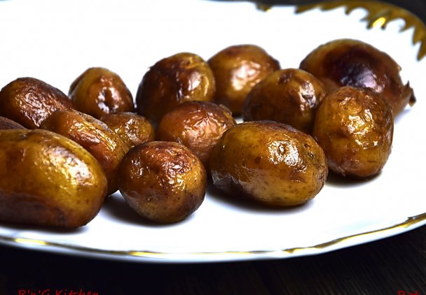 Młode ziemniaki gotowane w dashi