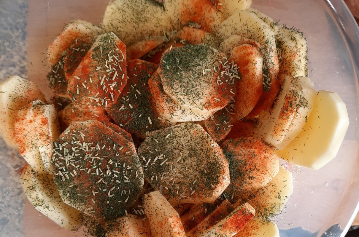 Pieczone ziemniaki z ?