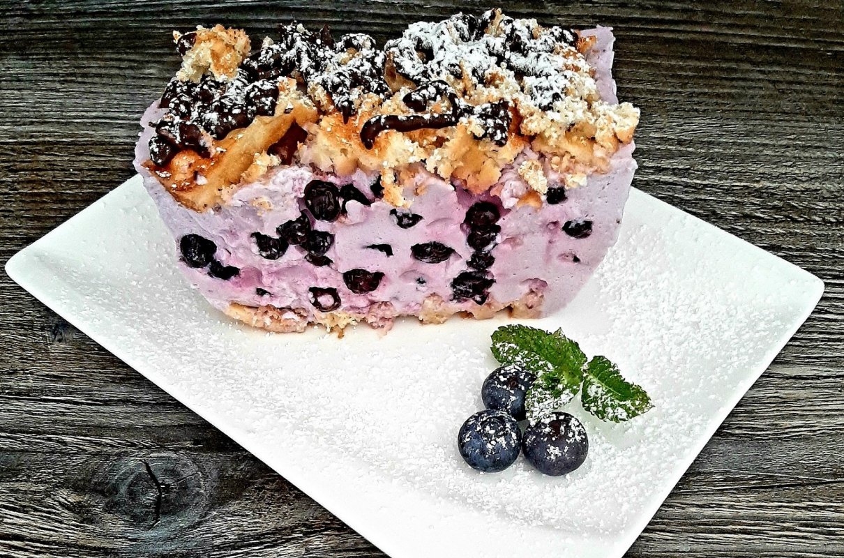 Ciasto jagodowe na zimno na spodzie waflowym!