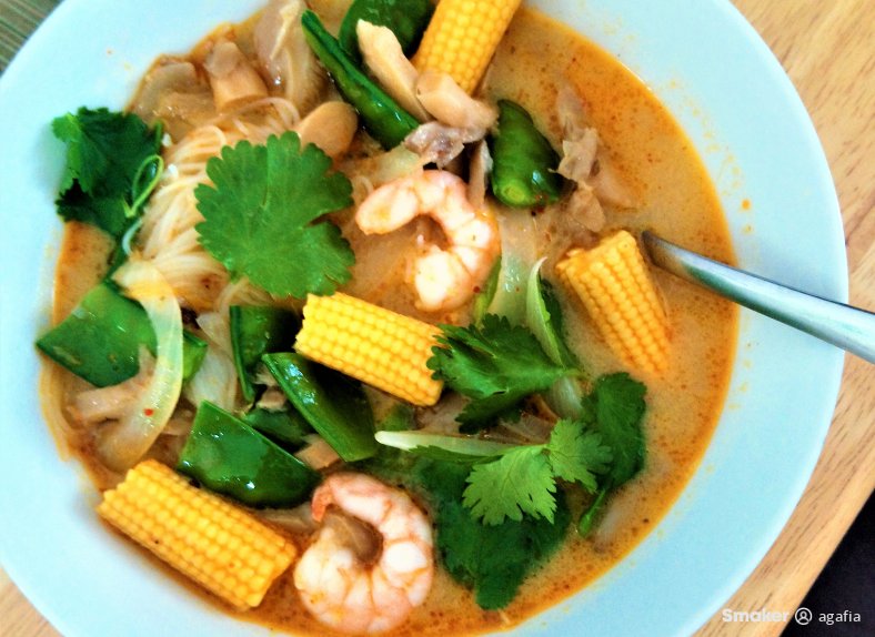  Tajska zupa z krewetkami i groszkiem cukrowym 
