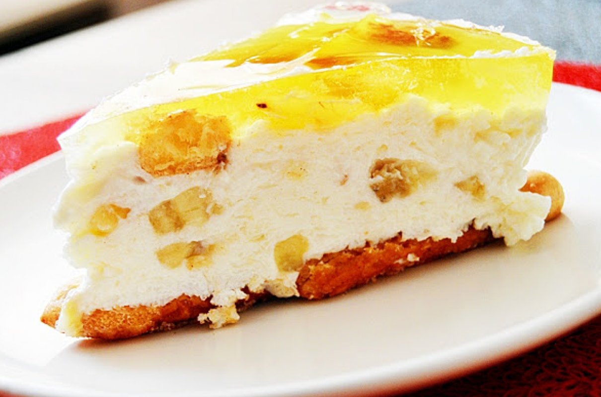 Sernik z miodem i owocami ( banan,śliwka) na zimno