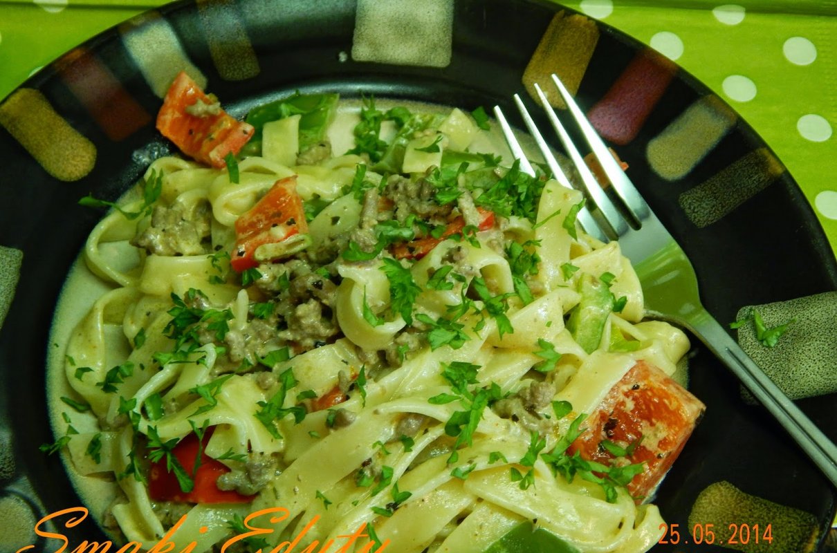 Mielone cajun z tagliatelle